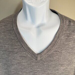 Brooks Brothers Men's solid gray Merino Wool Blend V-Neck Sweater Large L